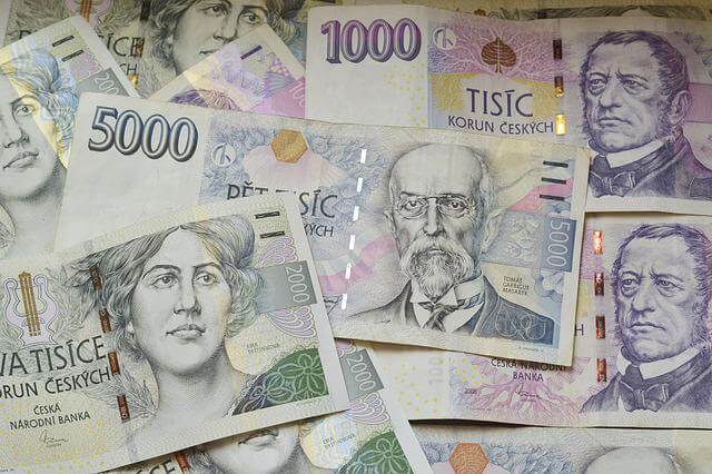 české bankovky, peníze, úsporný tarif, příspěvek na energie